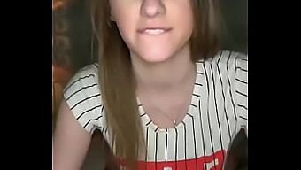 Wunderschöne Blonde Teenagerin In Erstaunlichem Amateurvideo