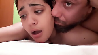 Casal Amador Explora Sexo Áspero E Engasga Em Vídeo De Quarto