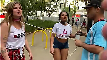 La Scène De Rue Kinky Du Centre-Ville De Sao Paulo : Des Femmes En Laisse