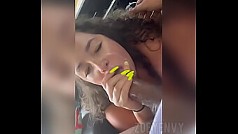 Una Mujer Curvilínea Con Grandes Tetas Naturales Recibe Un Facial En Un Video Casero